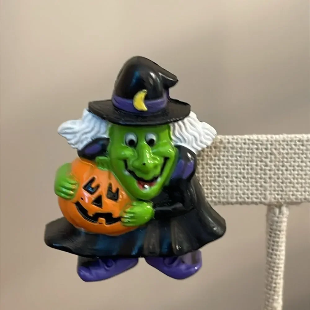 Vintage 1990’s RUSS Witch with Pumpkin Pin